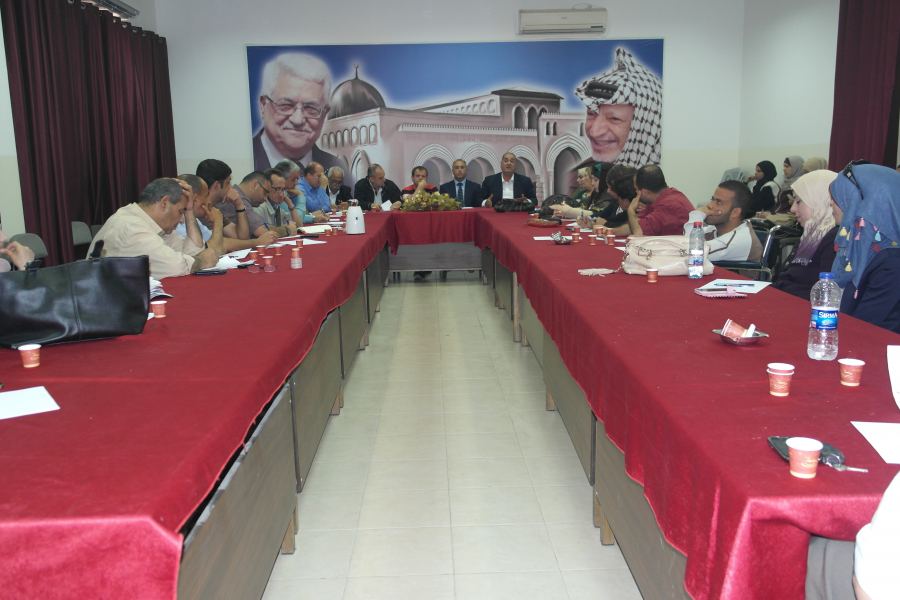 نائب المحافظ أبو الرب يؤكد على اهمية التعليم في بناء أجيال ترفع اسم فلسطين وتحقق حلم الدولة المستقله 